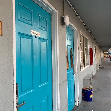 Tiki Lodge Mchenry - Downtown 莫德斯托 外观 照片
